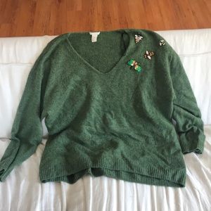 Super soft H&M brooch sweater sz L